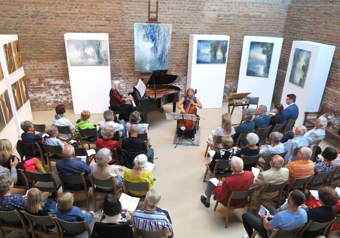 Eröffnungskonzert mit Ingrid Wessels am Piano und Natalia Kazakova am Violoncello im Atelier Michael Franke. (Foto: Gemeinde Wachtberg/mm)