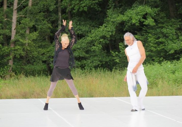 Tanzperformance von Lotta Svalberg und Pascal Sani auf der großen Open-Air-Bühne. (Foto: Gemeinde Wachtberg/mm)