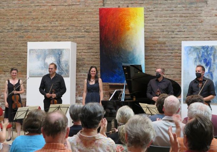 Das Publikum dankte dem Ensemble mit langanhaltendem Applaus für dieses tolle Konzert. (Foto: Gemeinde Wachtberg/mm)