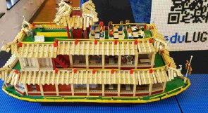 Lego: Gebaut aus rund 5000 Steinchen - das China-Schiff in Beuel. (Foto: Gemeinde Wachtberg/mf)