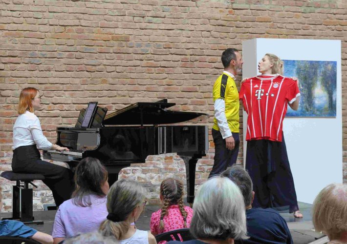 Gioachino Rossinis „Katzenduett“ mit Fußballtrikots: „Miau!“. (Foto: Gemeinde Wachtberg/mm)