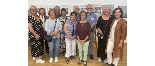 Gruppenfoto mit allen Künstlerinnen und Künstlern