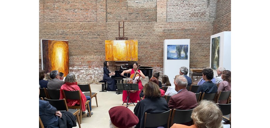 Gabriela Pullen (Klavier) und Hyewon Lee-Scholl (Cello) begeisterten mit ihrer „Musikalischen Reise durch Spanien“ das Publikum