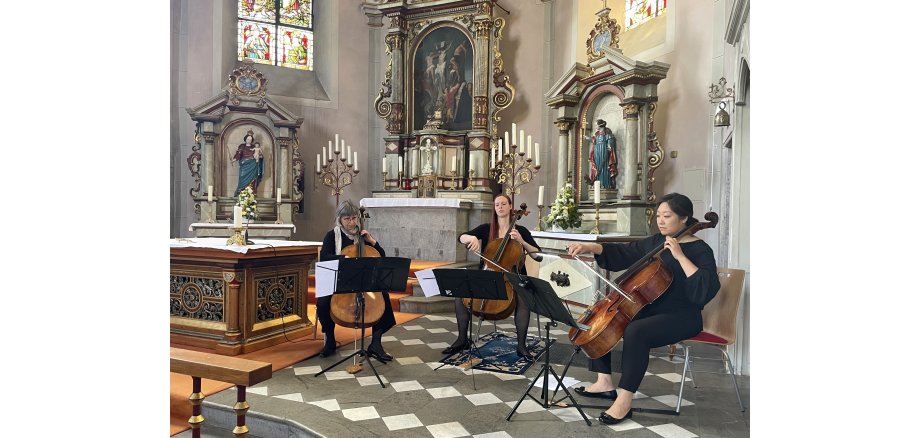 Trio Varaon mit den Cellistinnen (v.l.) Eva Walcher, Mara Scholl und Hyewon Lee-Scholl