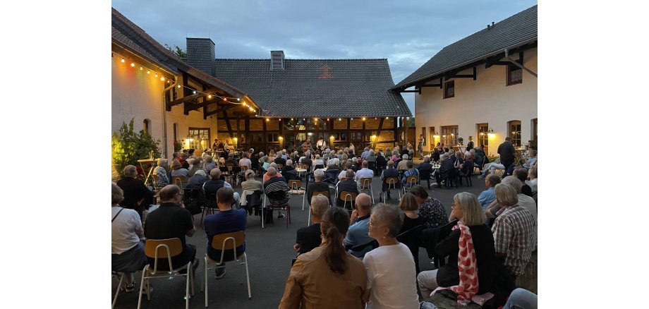 Lauer Sommerabend mit guter Musik und super Stimmung im Köllenhof