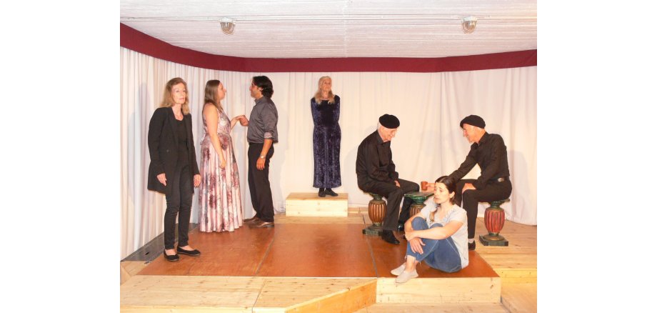 Chateau Pech: Antigone (Szenenfoto: Kellertheater Chateau Pech)